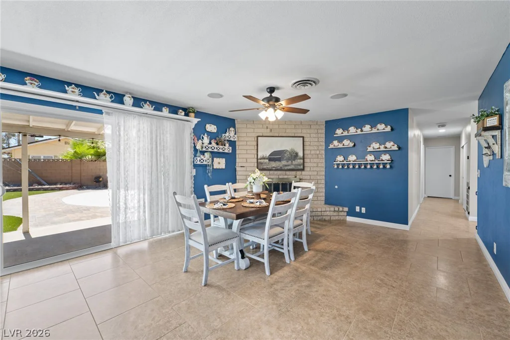 1909 Stonehaven, Las Vegas, NV 89108
