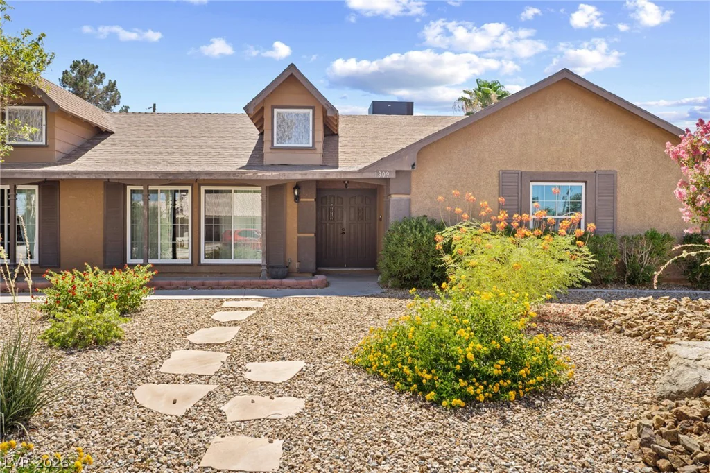 1909 Stonehaven, Las Vegas, NV 89108