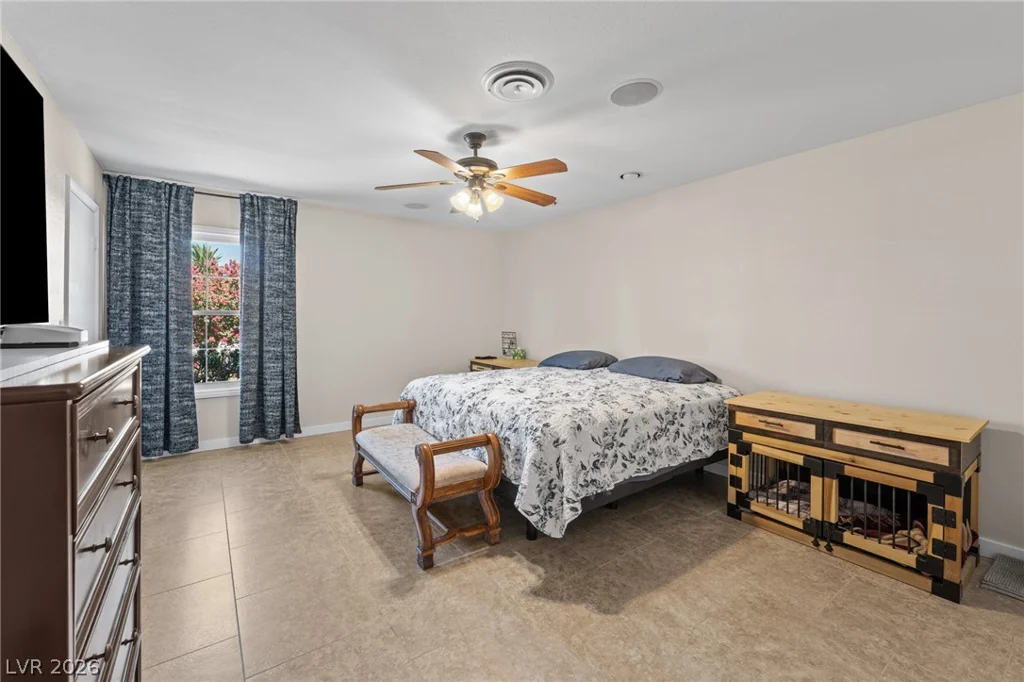 1909 Stonehaven, Las Vegas, NV 89108