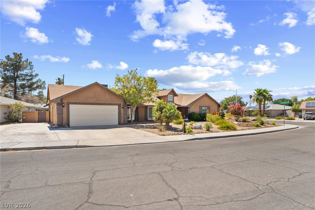 1909 Stonehaven, Las Vegas, NV 89108
