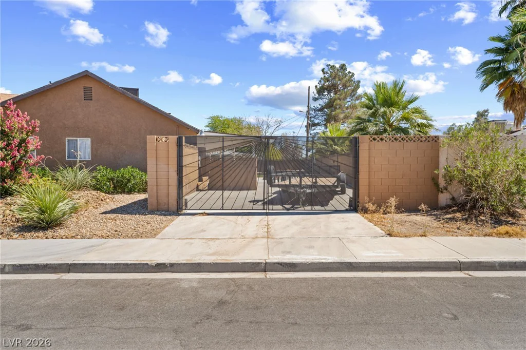 1909 Stonehaven, Las Vegas, NV 89108