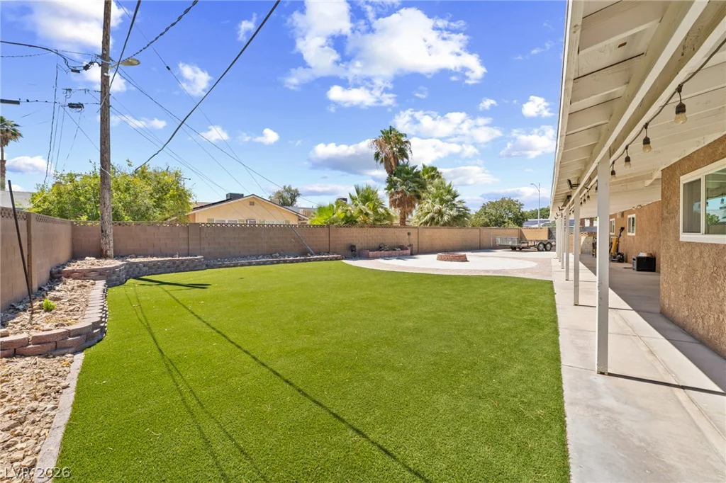 1909 Stonehaven, Las Vegas, NV 89108