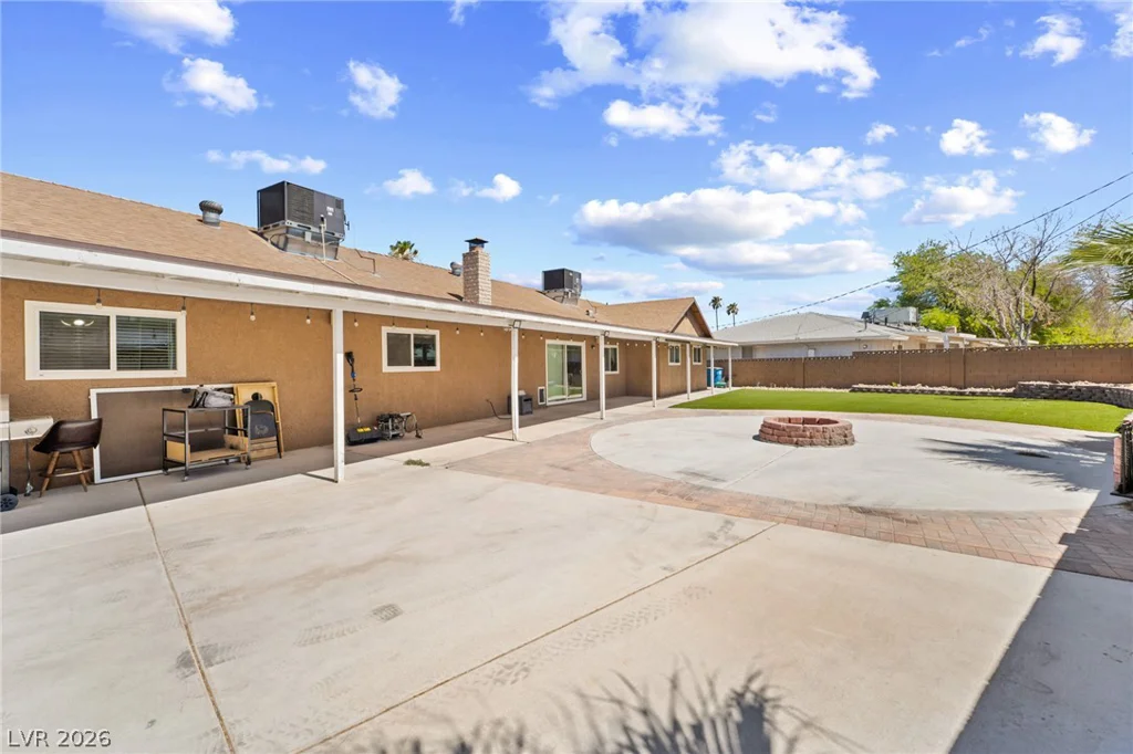 1909 Stonehaven, Las Vegas, NV 89108