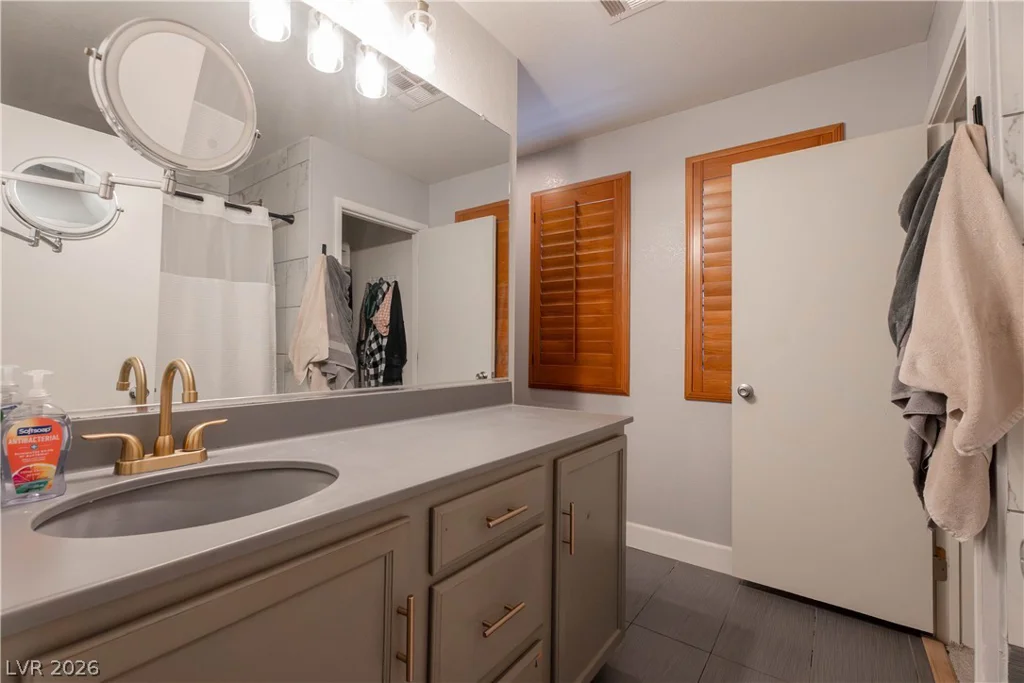 7220 La Cadena, Las Vegas, NV 89179