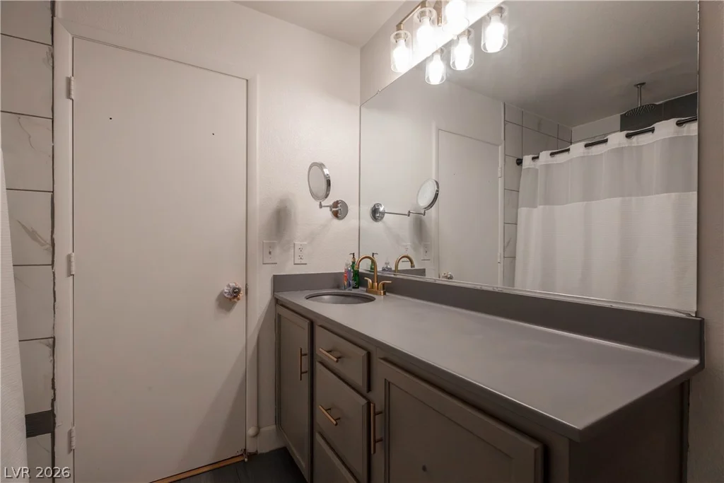 7220 La Cadena, Las Vegas, NV 89179