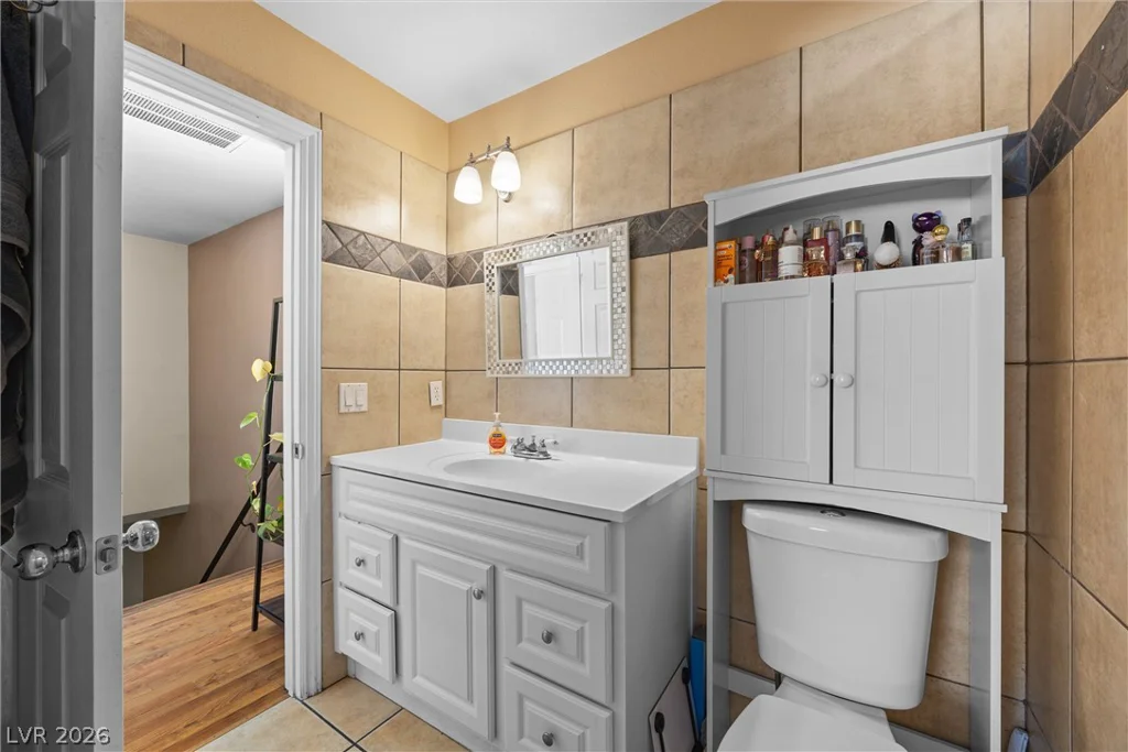 5017 Village, Las Vegas, NV 89142