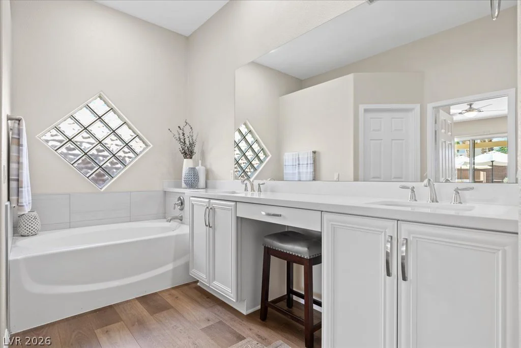 8629 Desert Bird, Las Vegas, NV 89145