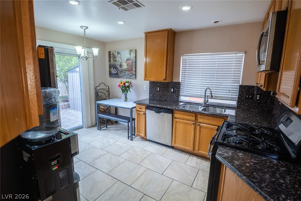 805 Old Mine Creek, Las Vegas, NV 89134