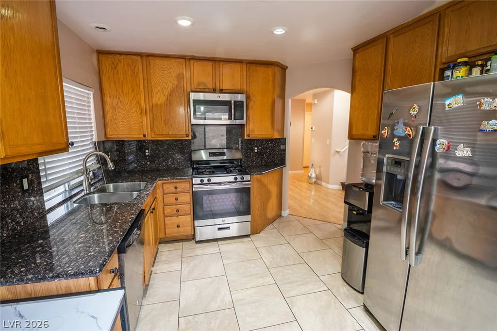 805 Old Mine Creek, Las Vegas, NV 89134