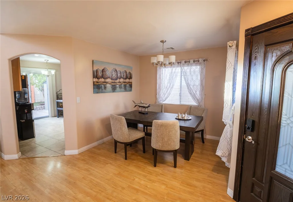805 Old Mine Creek, Las Vegas, NV 89134