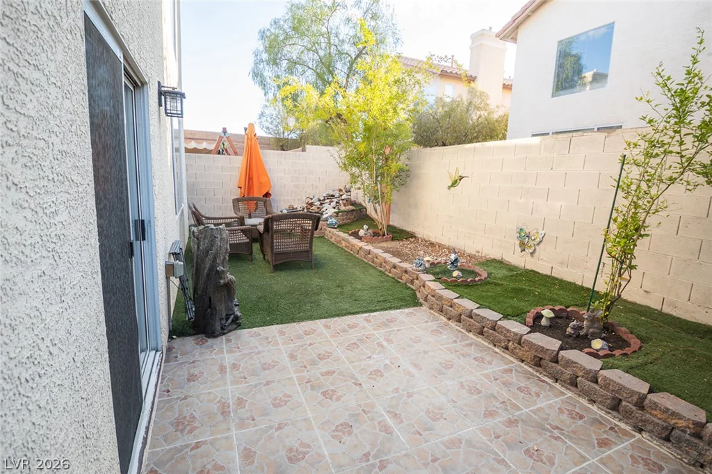 805 Old Mine Creek, Las Vegas, NV 89134
