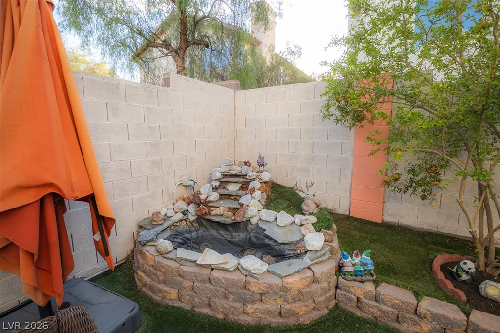 805 Old Mine Creek, Las Vegas, NV 89134