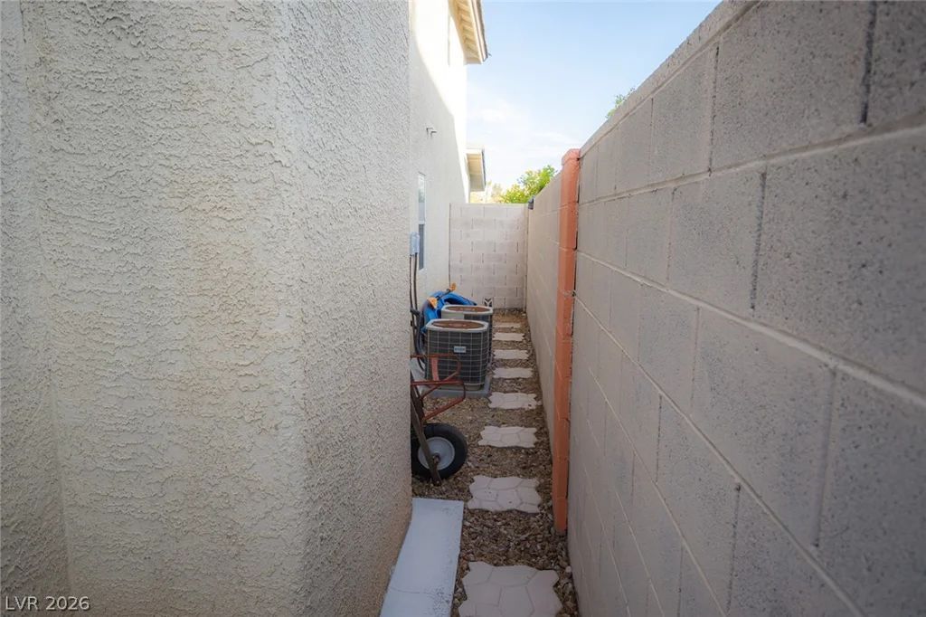 805 Old Mine Creek, Las Vegas, NV 89134