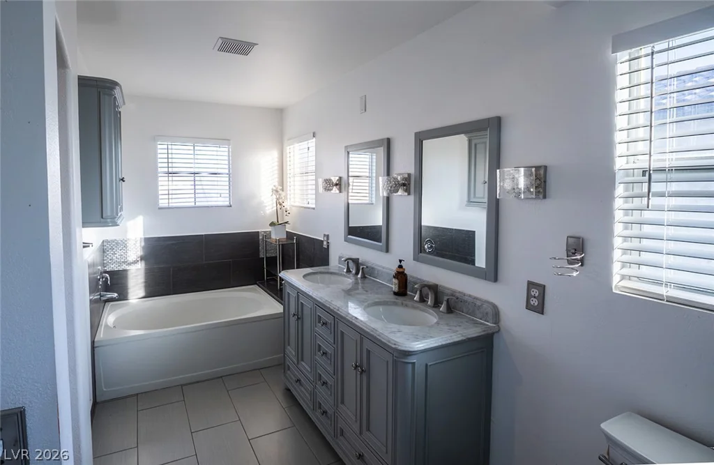 805 Old Mine Creek, Las Vegas, NV 89134