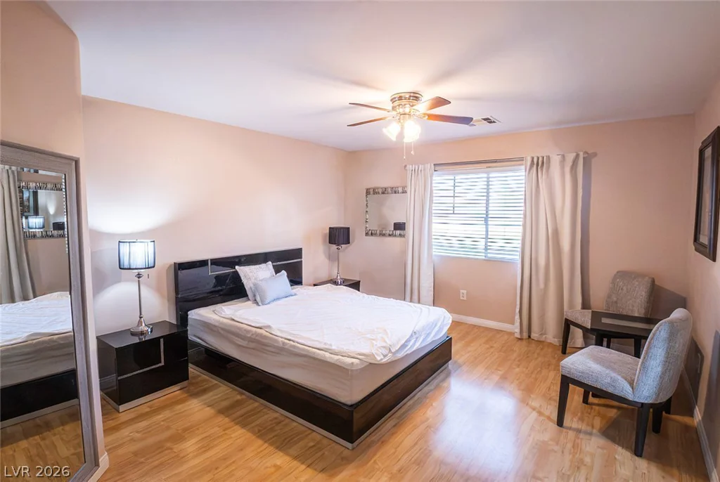 805 Old Mine Creek, Las Vegas, NV 89134