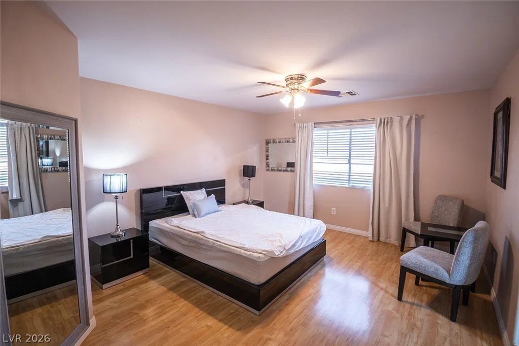 805 Old Mine Creek, Las Vegas, NV 89134