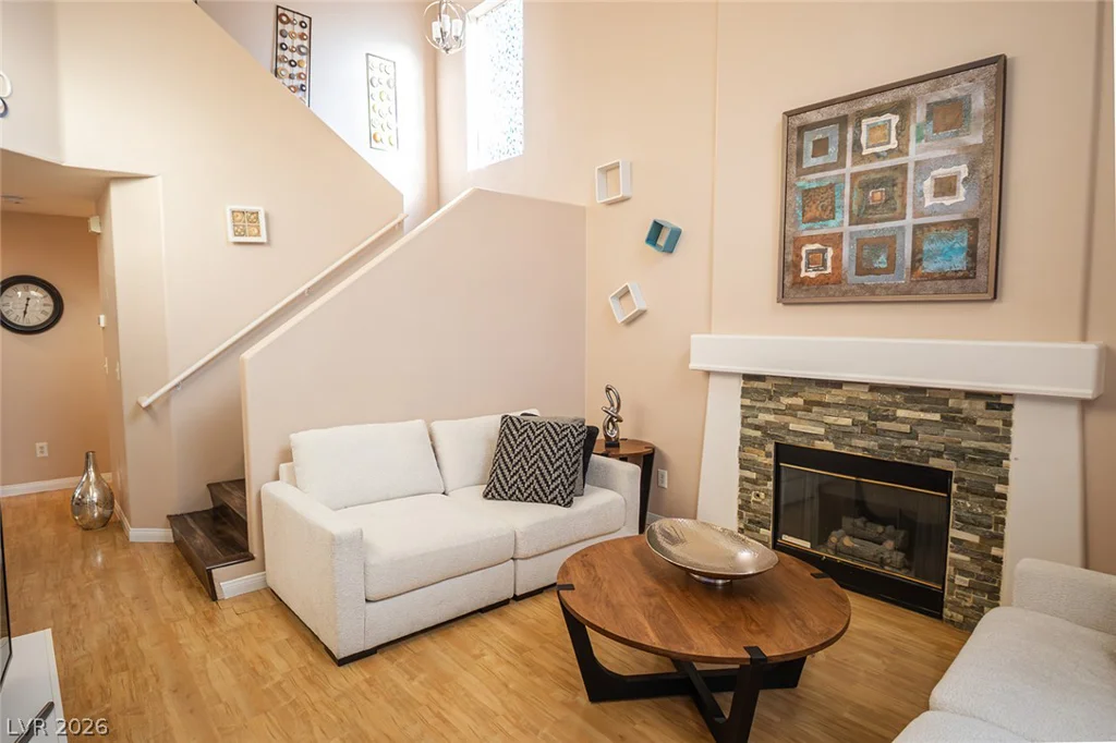 805 Old Mine Creek, Las Vegas, NV 89134
