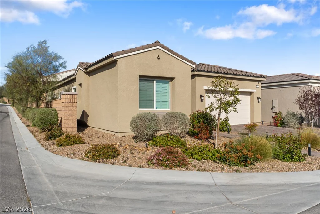 8657 Hartmont, Las Vegas, NV 89166