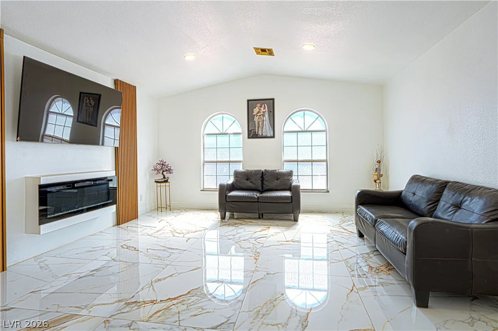 1825 Stonington, Las Vegas, NV 89108