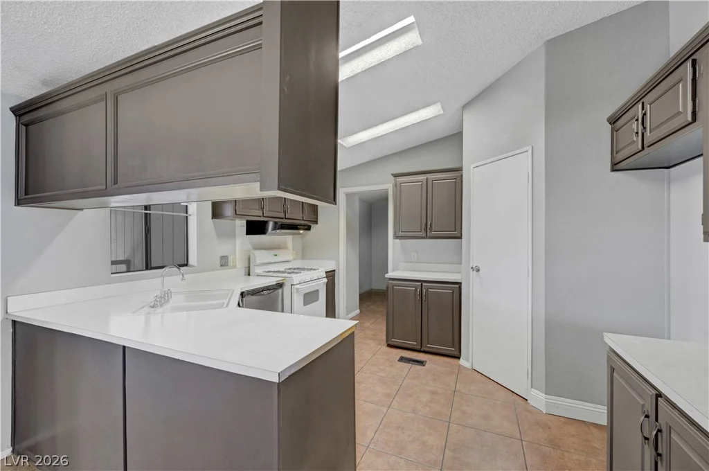5997 Castlemont, Las Vegas, NV 89156