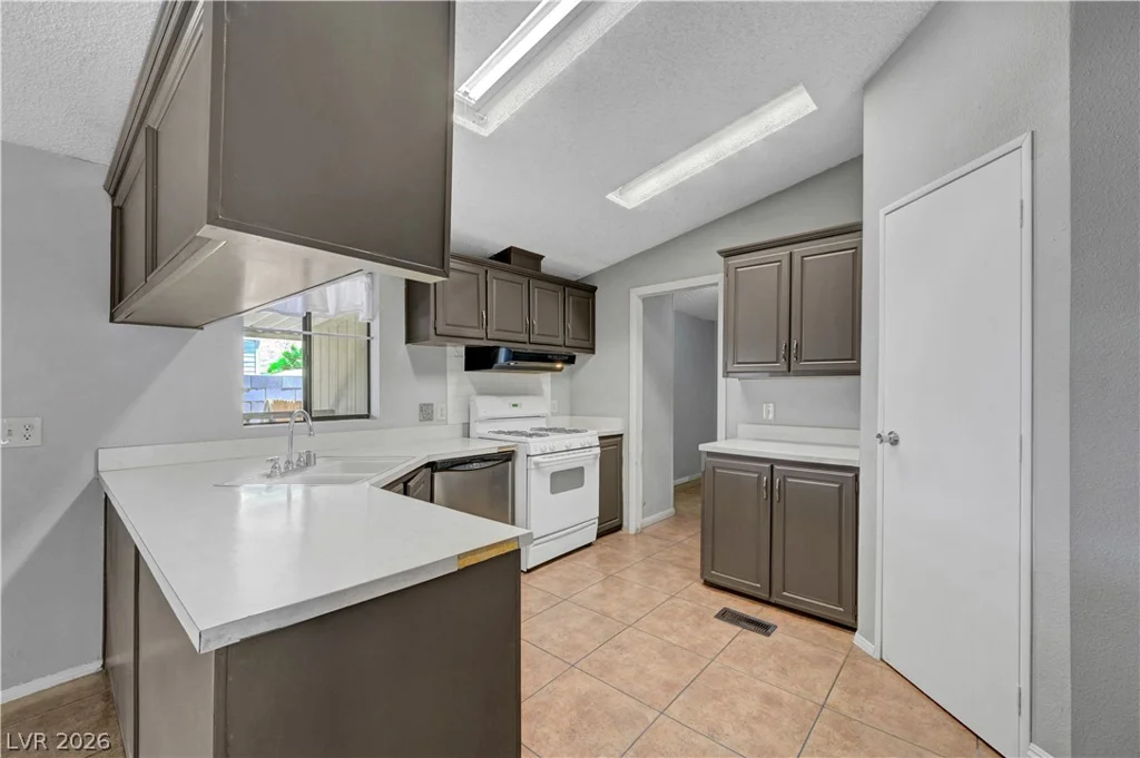 5997 Castlemont, Las Vegas, NV 89156