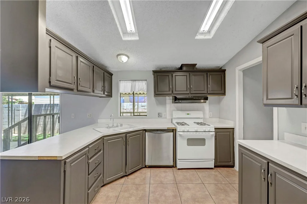 5997 Castlemont, Las Vegas, NV 89156