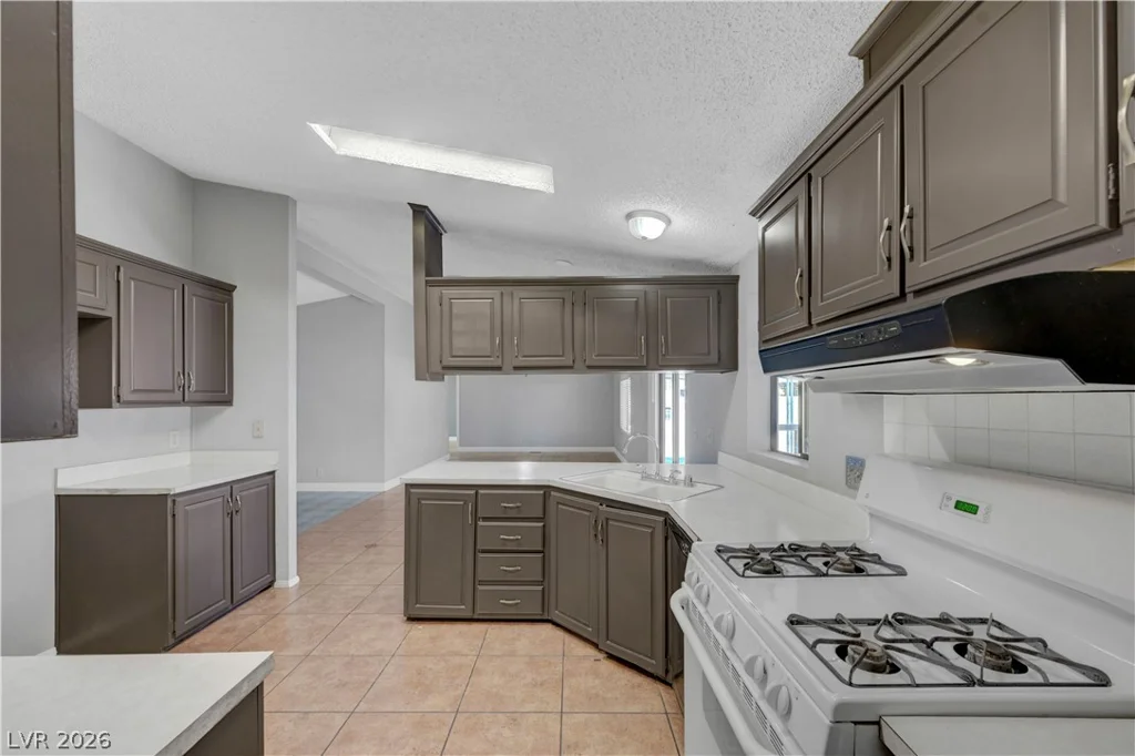 5997 Castlemont, Las Vegas, NV 89156