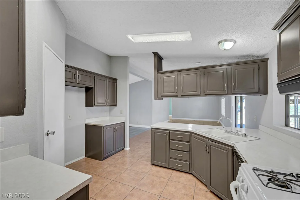 5997 Castlemont, Las Vegas, NV 89156