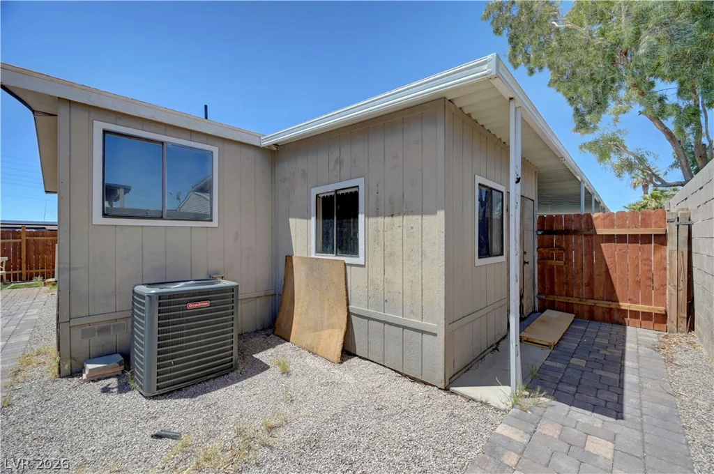 5997 Castlemont, Las Vegas, NV 89156