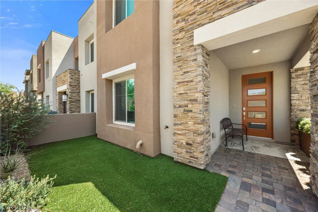 600 Carriage Hill, Las Vegas, NV 89138