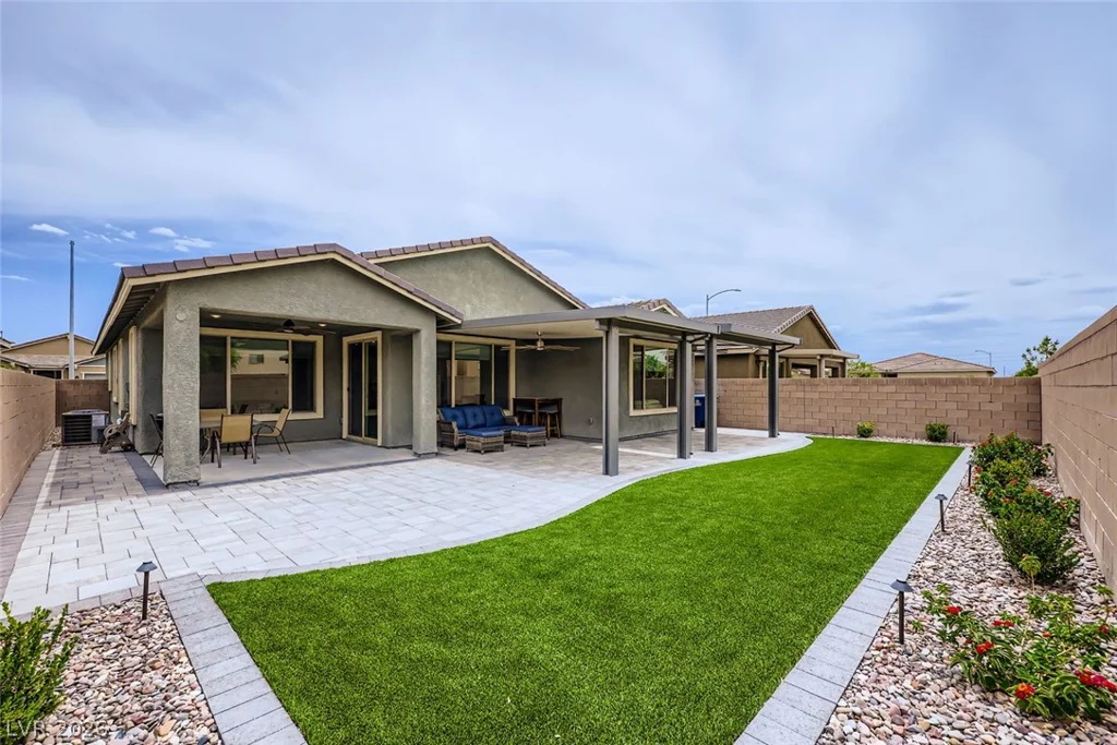 6519 Summershade, North Las Vegas, NV 89086