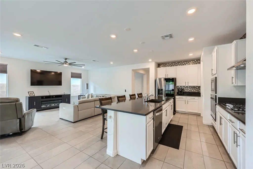 6519 Summershade, North Las Vegas, NV 89086
