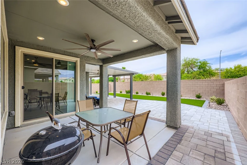 6519 Summershade, North Las Vegas, NV 89086