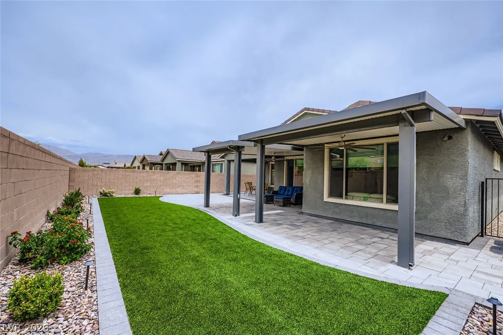 6519 Summershade, North Las Vegas, NV 89086