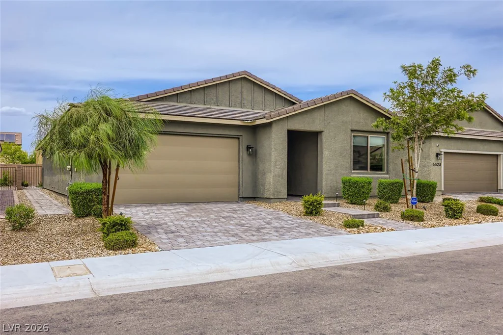 6519 Summershade, North Las Vegas, NV 89086