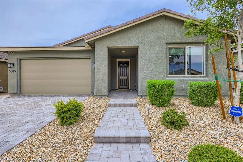 6519 Summershade, North Las Vegas, NV 89086