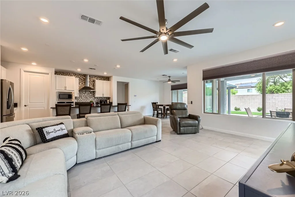 6519 Summershade, North Las Vegas, NV 89086