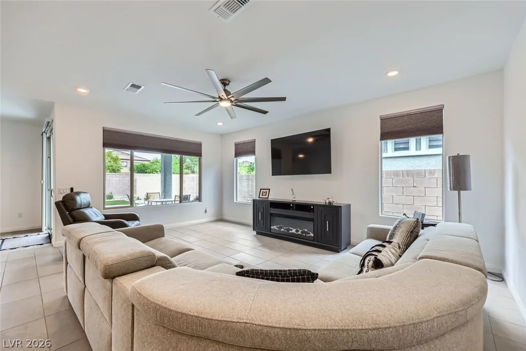 6519 Summershade, North Las Vegas, NV 89086