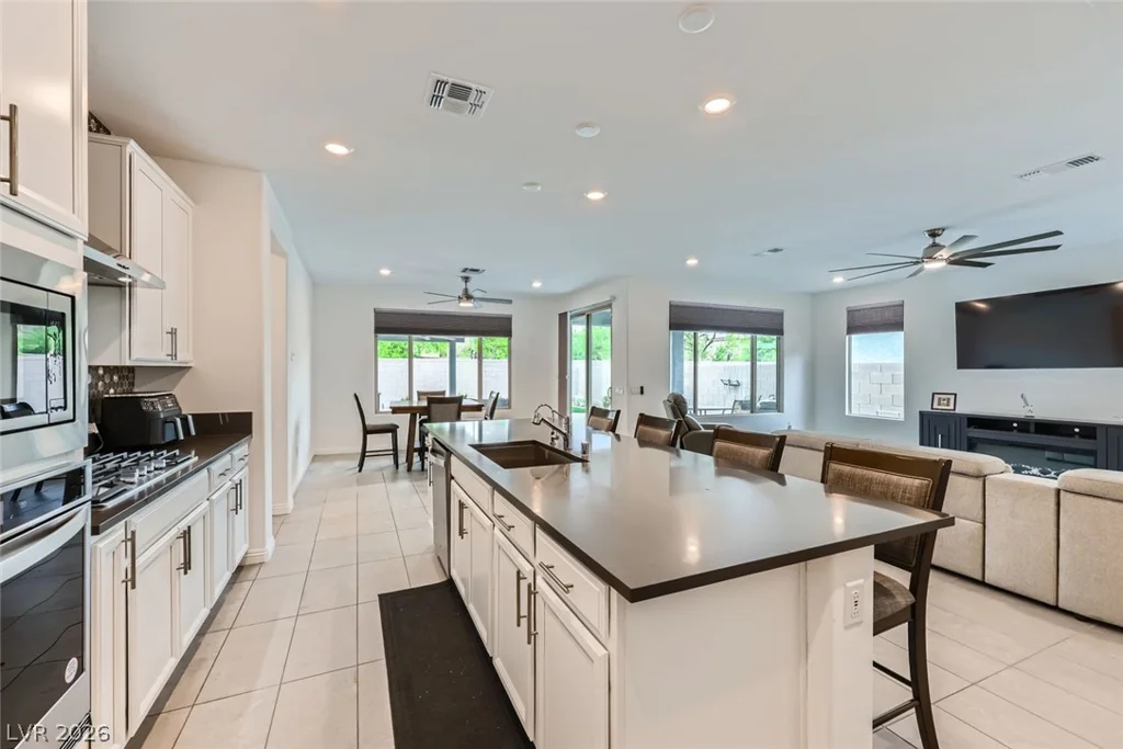6519 Summershade, North Las Vegas, NV 89086