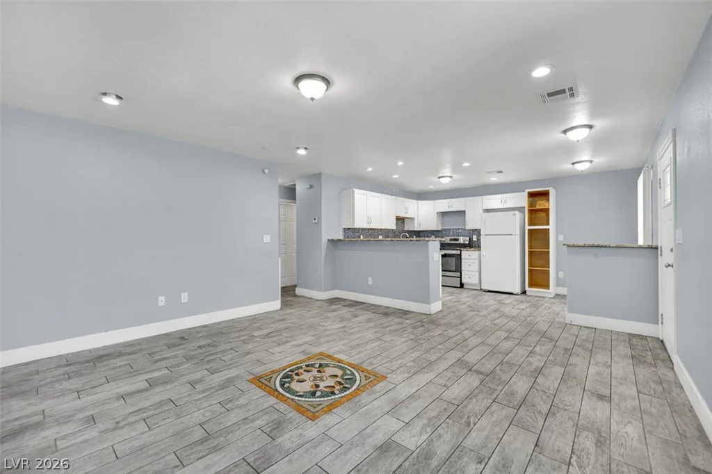 4300 Lamont, Las Vegas, NV 89115