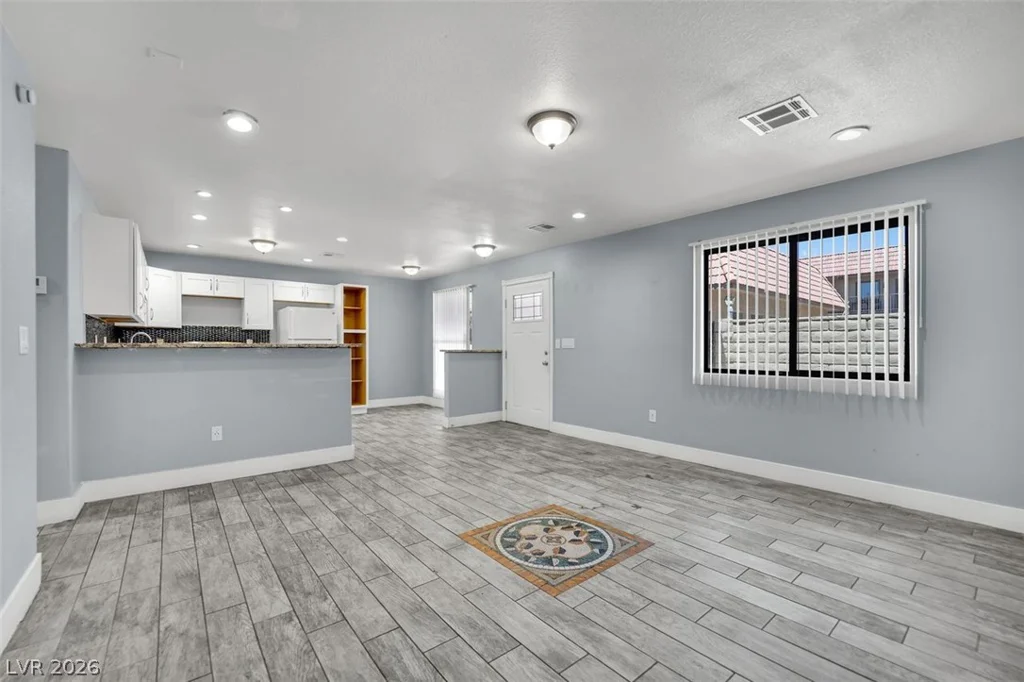 4300 Lamont, Las Vegas, NV 89115