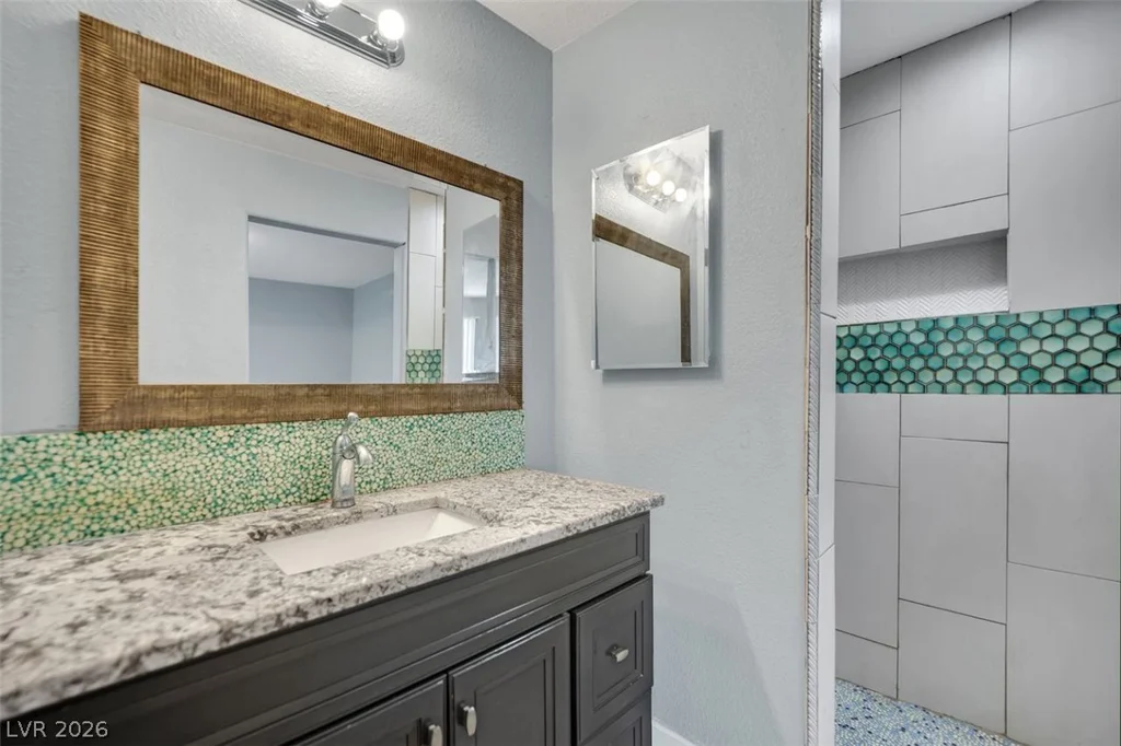 4300 Lamont, Las Vegas, NV 89115