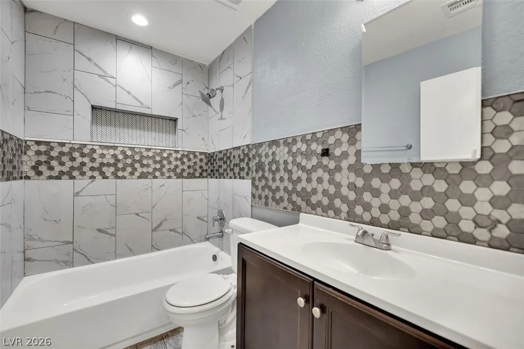 4300 Lamont, Las Vegas, NV 89115