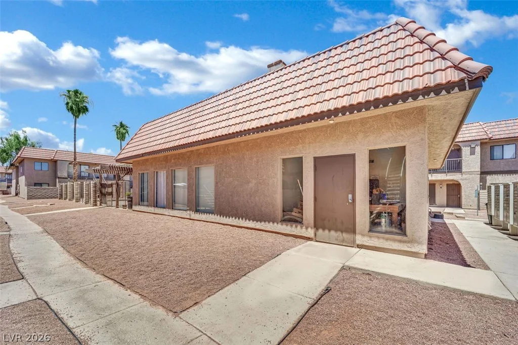4300 Lamont, Las Vegas, NV 89115