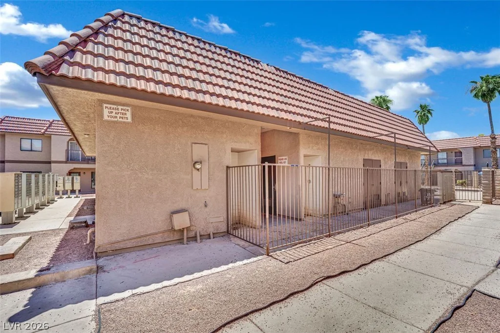 4300 Lamont, Las Vegas, NV 89115