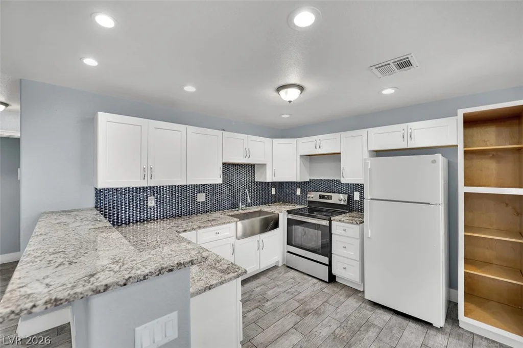 4300 Lamont, Las Vegas, NV 89115