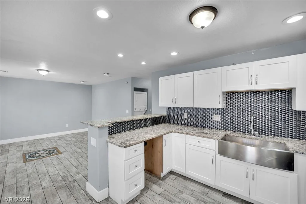 4300 Lamont, Las Vegas, NV 89115