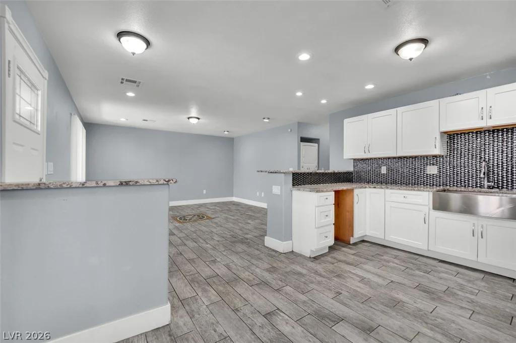 4300 Lamont, Las Vegas, NV 89115