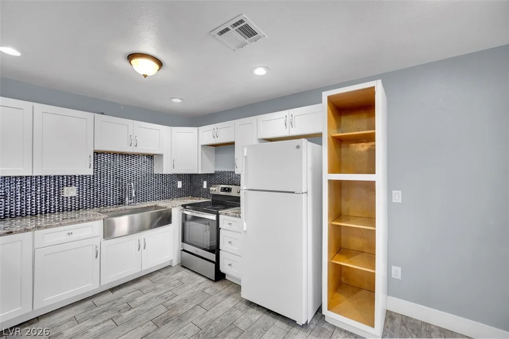 4300 Lamont, Las Vegas, NV 89115