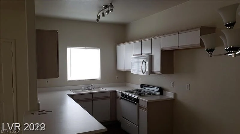 5750 Hacienda, Las Vegas, NV 89122